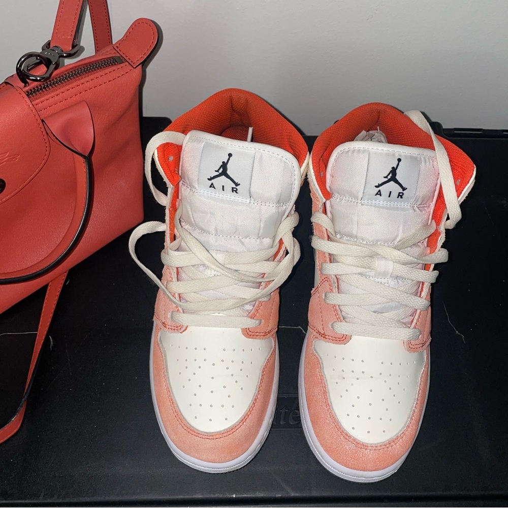 Air Jordan Mid’s